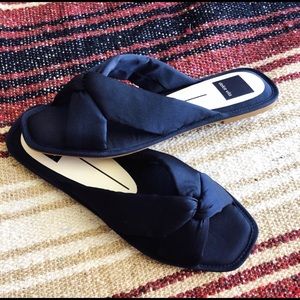*SOLD* NWOT Dolce Vita Plush Sandal